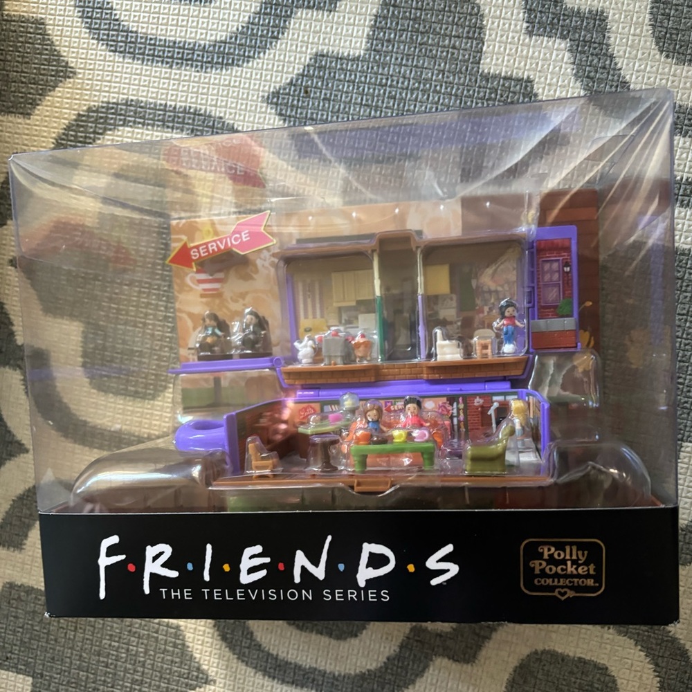 NIB Friends Polly Pocket Collectors Central Perk Coffee Cup Playset